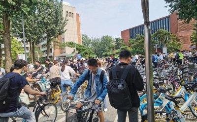 ​大学生校内骑自行车被处分(校内道路禁止学生骑自行车)