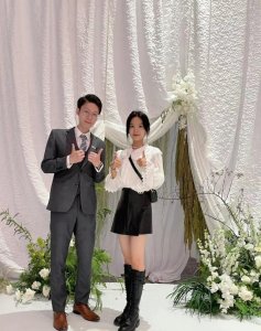​章若楠参加哥哥的婚礼，私下颜值真的好高，气质出众压过新娘