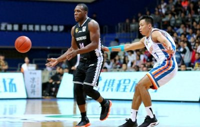 ​CBA第三轮辽宁男篮91-104客场不敌上海，刘炜杨鸣再现经典对位！