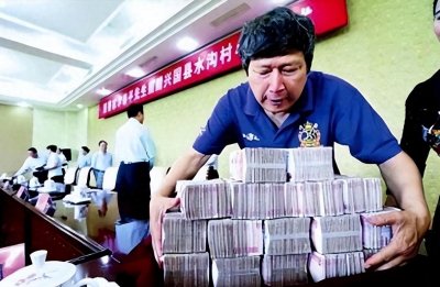 ​“第一软饭男”李春平：伺候美国老妇13年，继承268亿，现状如何