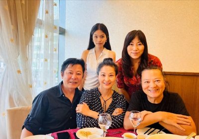 ​59岁老戏骨三代定居美国，国内挣钱国外花？高调晒国外奢华生活