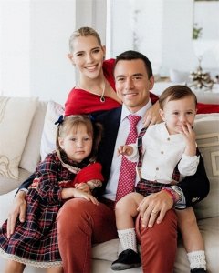 ​27岁厄瓜多尔总统夫人：九头身比例美貌不输明星，视戴安娜为偶像