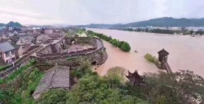 ​浙江临海被洪水围困内涝严重