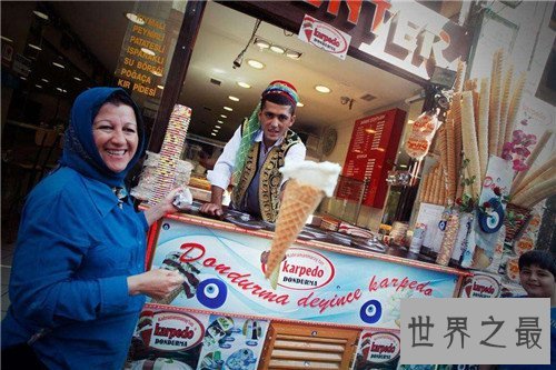 土耳其冰淇淋是什么样的 卖土耳其冰淇淋的小哥成网红