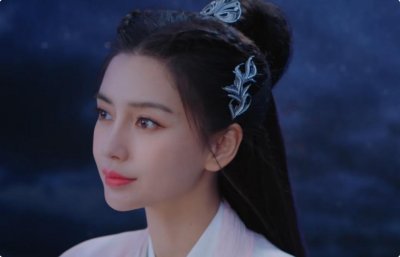 ​34岁baby与男演员吻戏，男方伸舌头引热议，观众：好变态啊