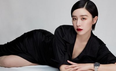 ​阚清子真是性感尤物，穿包臀裙藏不住傲人身材，动起来妩媚撩人