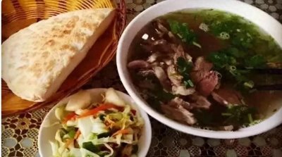 ​我带92岁老妈去饭店吃饭情急之下责备了老人家三回所为何事？