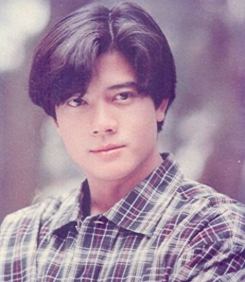不输当红小鲜肉,郭富城年轻帅照珍藏版,与周星驰还合过影