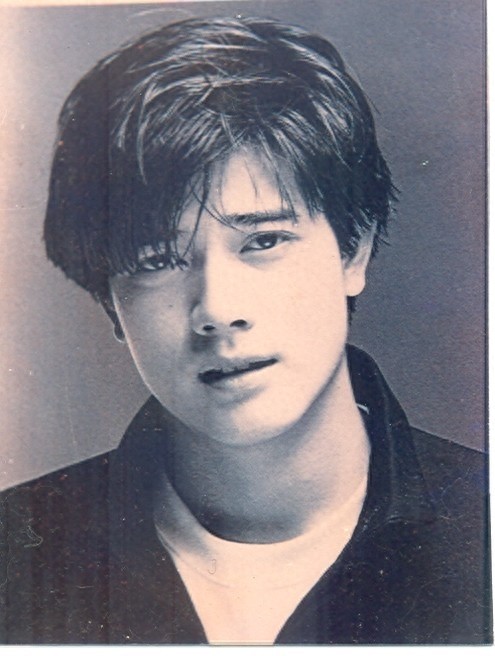 不输当红小鲜肉,郭富城年轻帅照珍藏版,与周星驰还合过影