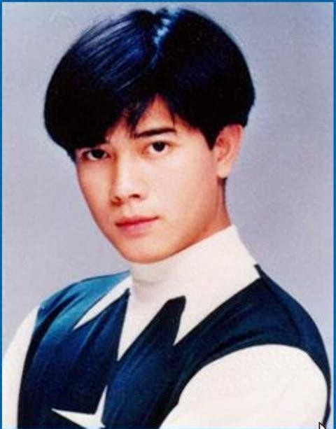 不输当红小鲜肉,郭富城年轻帅照珍藏版,与周星驰还合过影