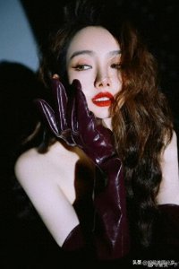 ​戚薇最新写真，这也太性感了吧，简直不能直视她的魅力，性感尤物