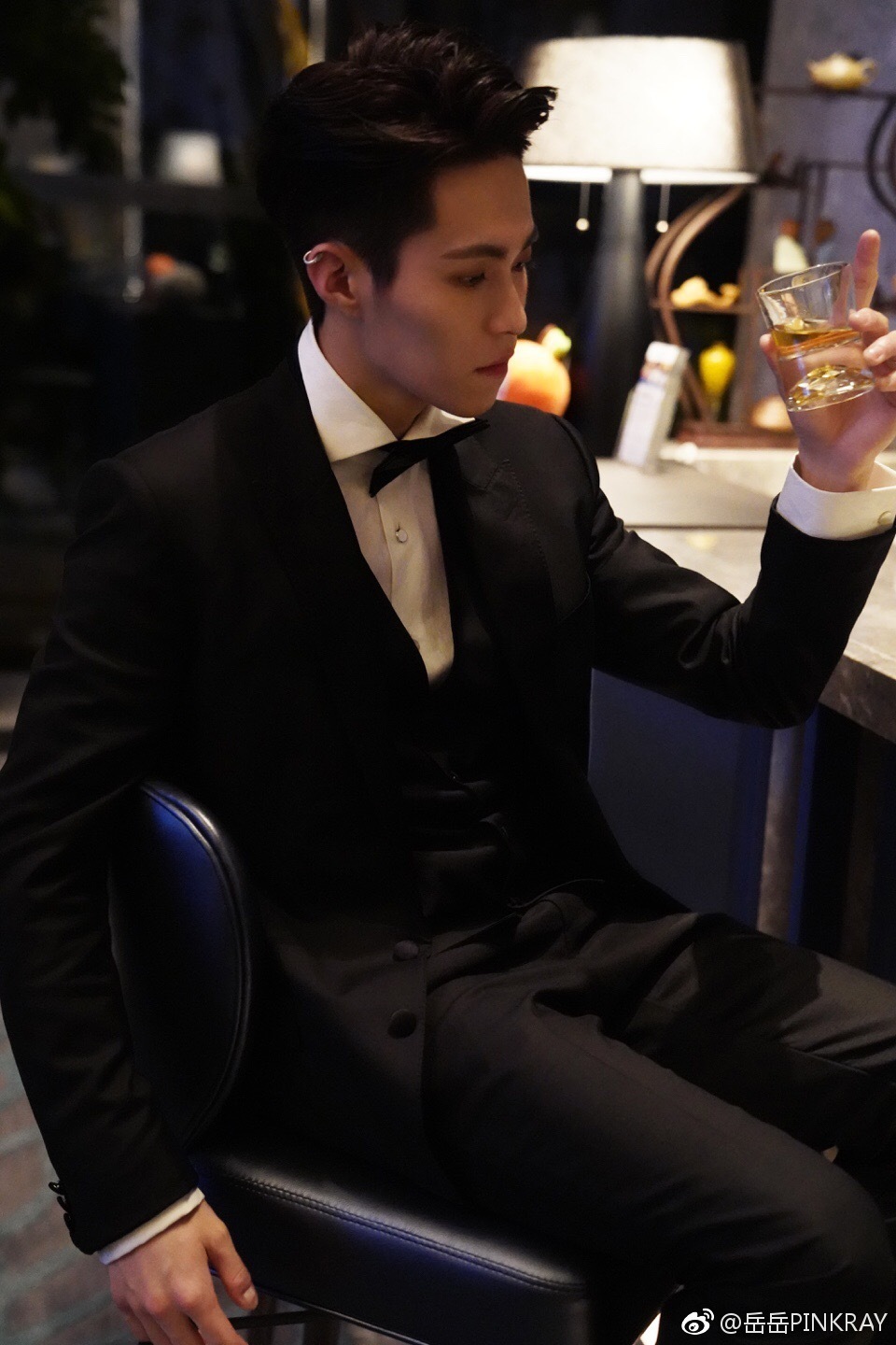 岳明辉雪儿事件是怎么回事?岳明辉劈腿是真 岳明辉雪儿事件是怎么回事?岳明辉劈腿是真