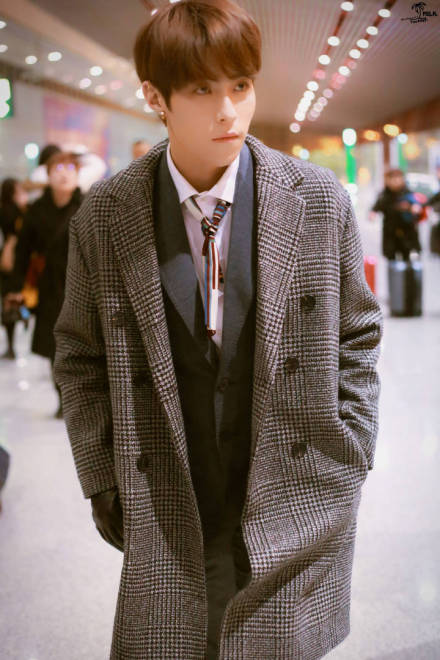 岳明辉雪儿事件是怎么回事?岳明辉劈腿是真 岳明辉雪儿事件是怎么回事?岳明辉劈腿是真