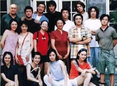 ​中戏96级明星班，3人参加《浪姐2》，就剩袁泉一人未成综艺咖