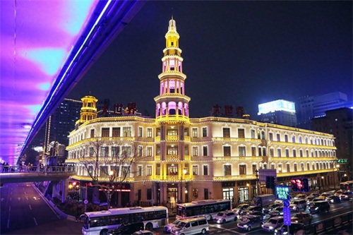 “大世界”曾经是旧上海最吸引市民的娱乐场所,建筑也是颇具特色