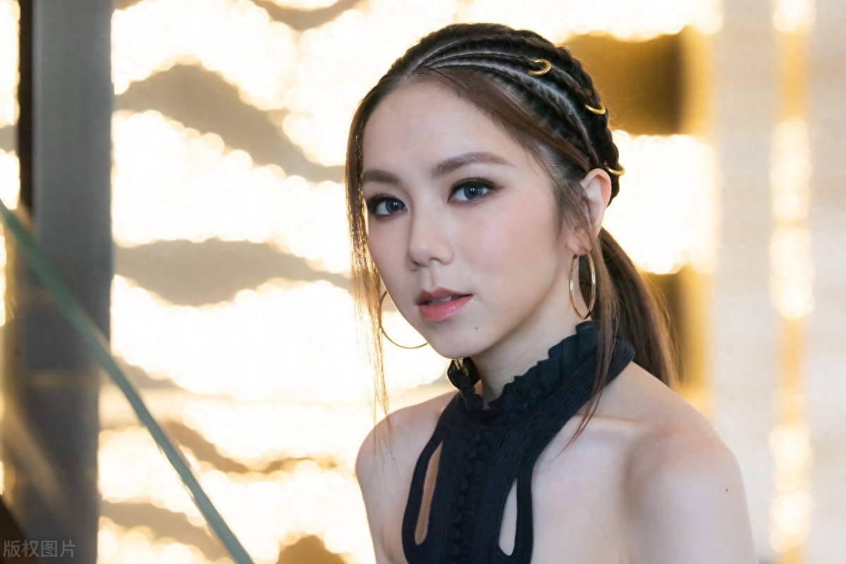 身高不足160厘米的八位女明星，个个美若天仙，你最喜欢谁？