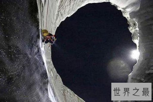 世界最神奇的地质环境,末日天坑深不见底