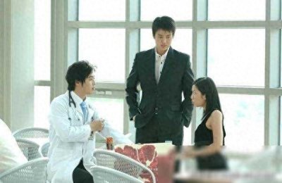 ​在光怪陆离的娱乐世界里，一部名为《嫂嫂19岁》的韩国爱情喜剧电