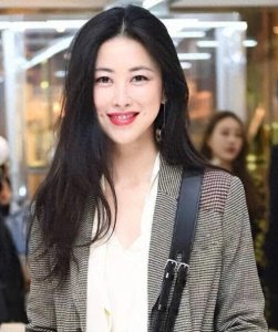 ​“梨涡笑靥”出美人，娱乐圈这10位酒窝女星，谁更漂亮？