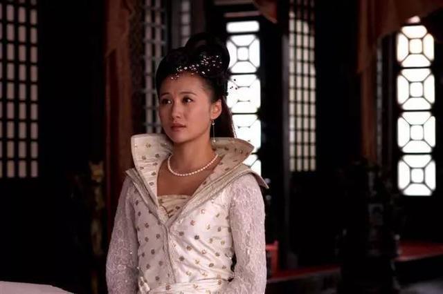 被观众称为“国民嫂子”，《惊蛰》中最受欢迎，如今邀约不断