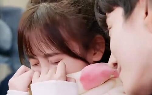 女生发捂脸是什么意思1