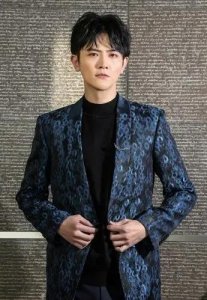 ​中国内地影视男演员、歌手、音乐制作人刘端端跨界艺术的璀璨之星