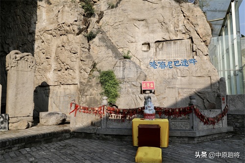 浚县大伾山天宁寺，最出名的就是北方最大的大伾山大佛