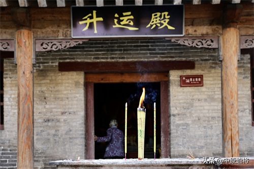 浚县大伾山天宁寺，最出名的就是北方最大的大伾山大佛