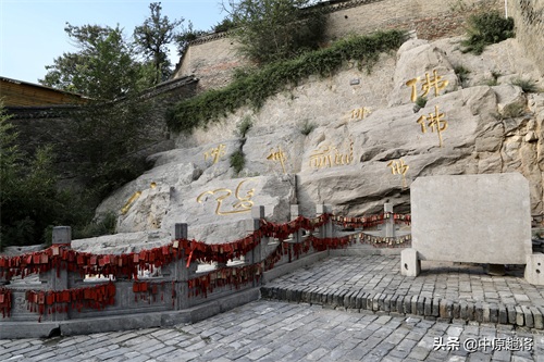 浚县大伾山天宁寺，最出名的就是北方最大的大伾山大佛
