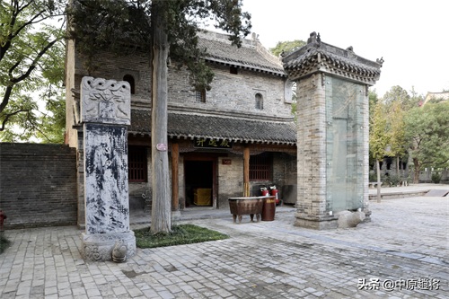 浚县大伾山天宁寺，最出名的就是北方最大的大伾山大佛