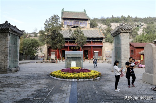 浚县大伾山天宁寺，最出名的就是北方最大的大伾山大佛