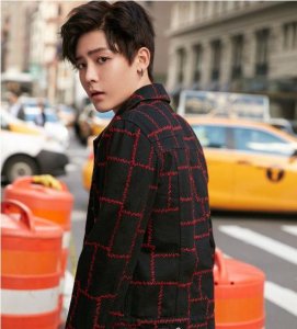 ​候昊明的6张时尚帅气写真，阳光暖男全新风格，帅气十足！