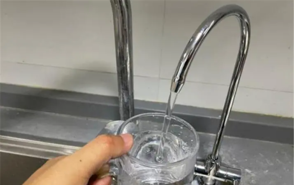 净水器真的管用,现在很多地方很热衷安装净水器,净水器真的管用吗?图1