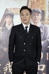 ​主持人刘烨车上一展歌喉，电音效果震撼全场