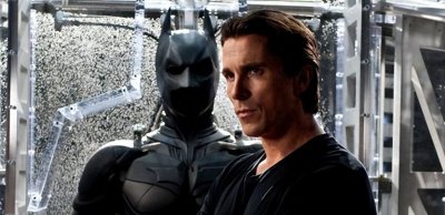 ​电影《黑暗骑士三部曲》中，蝙蝠侠的角色迎来了哪些变化？