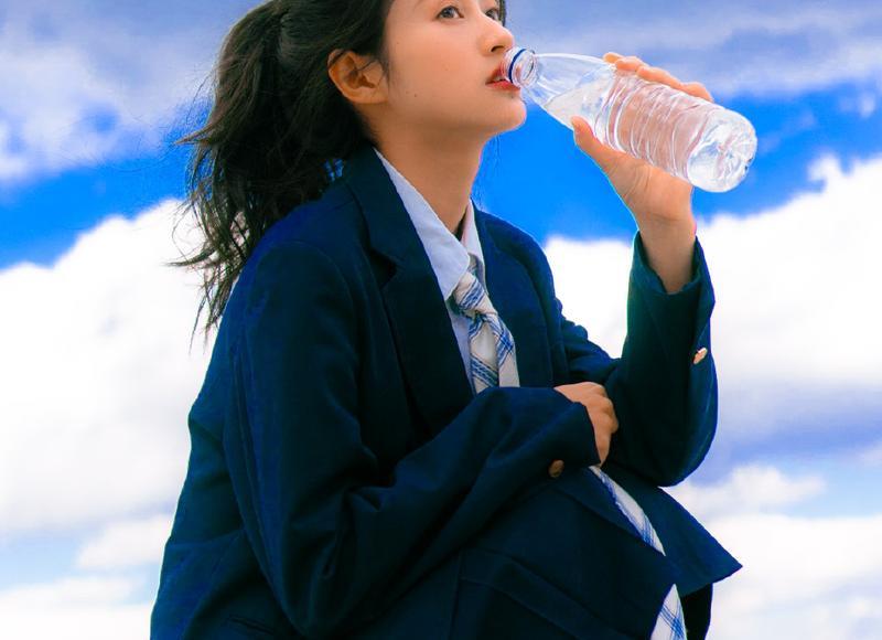 宝宝腿抬得高一点就不疼了