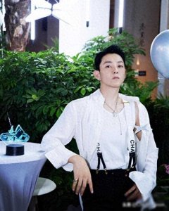 ​阿娇恋情再添实锤！与同性密友高调出游，被称女版陈冠希！