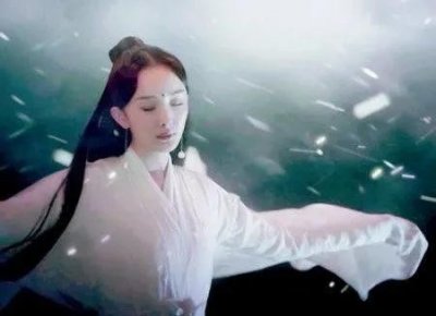 ​三个人跳下诛仙台，素锦瞎了眼，夜华险些丢了命，为何白浅没事？