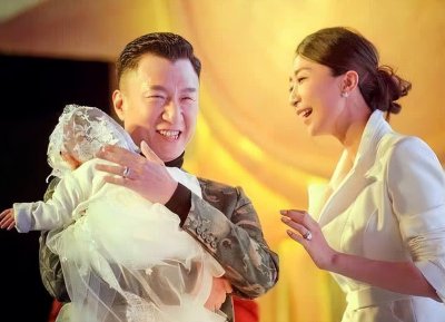 ​孙红雷妻子太美了，身材稳稳的S型！难怪孙红雷上综艺如此自觉