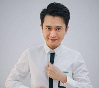 ​主持人杨帆：娶普通妻子李松奇，生下两个女儿，日子过得幸福美满