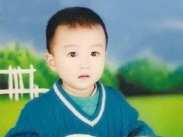 王俊凯童年私房照大曝光，清秀，萌态十足，网友直呼：被惊呆了