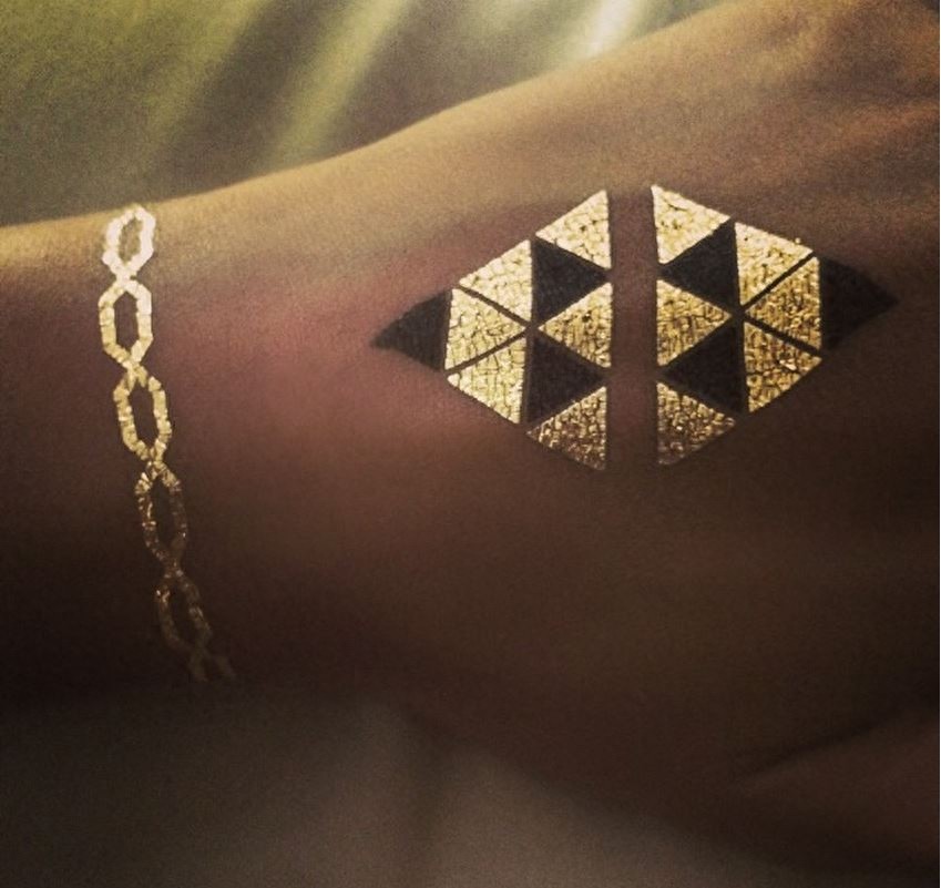 我们最爱的闪闪发光纹身贴纸！大家都来亮一”夏”吧～