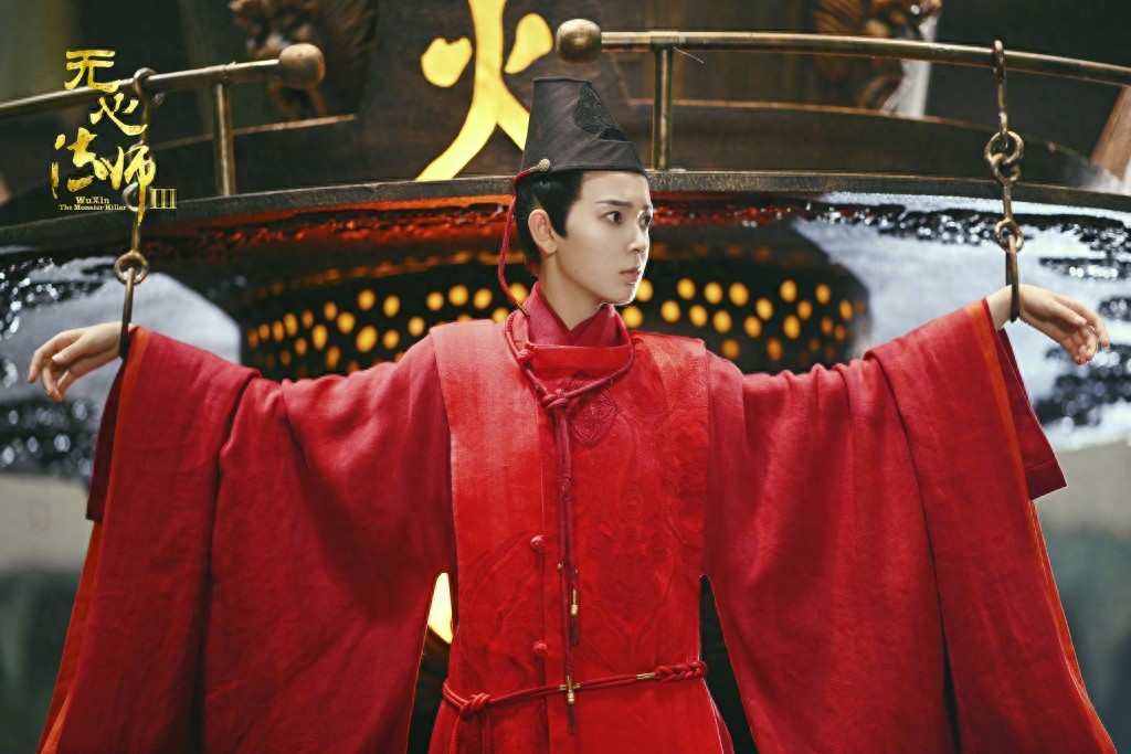 陈瑶《无心法师3》红衣定妆照，飒美帅气相结合