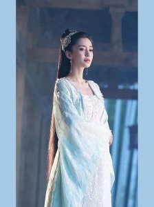 ​《孤芳不自赏》恩怨揭秘：孙艺洲遭杨颖打压，如今翻身报复？