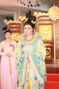 ​野史揭秘：萧皇后的传奇人生与六位皇帝的情缘