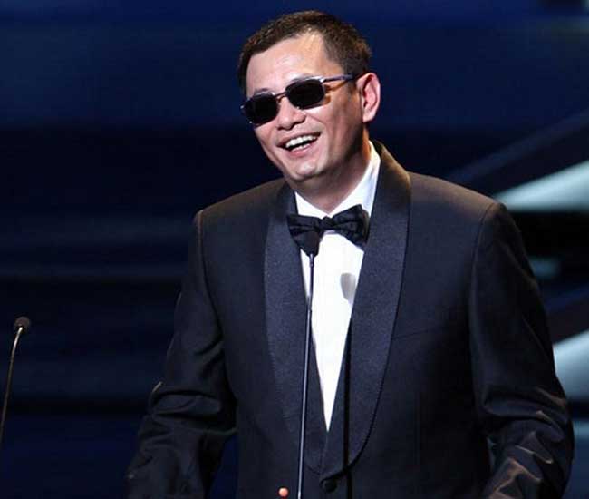 王家卫为什么戴墨镜