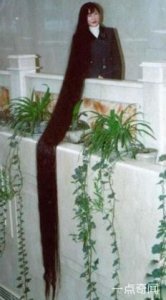 ​世界上头发最长的女人，靠头发暴富