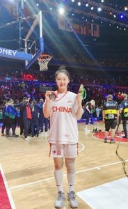 ​女篮国手顺利出院 武桐桐发文报平安 战美国砍13分遭韧带断裂